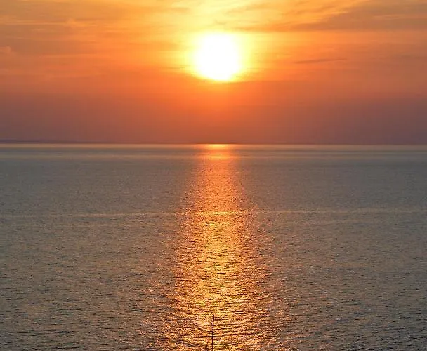 Sea & Serenity - Balcony Daydreaming *