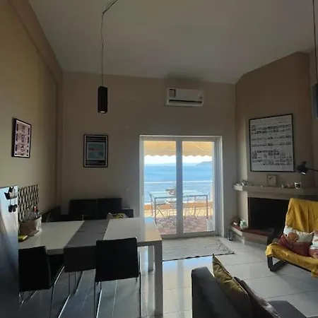 In Neos Marmaras, Gr Apartment