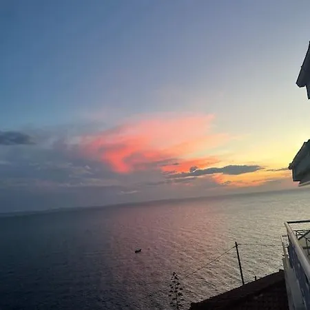 Sea & Serenity - Balcony Daydreaming ネオス・マルマラス