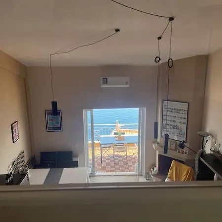 Sea & Serenity - Balcony Daydreaming アパート